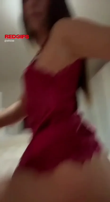 Wanna Sit My Juicy Teen Ass on Your Cock? 🍑💦