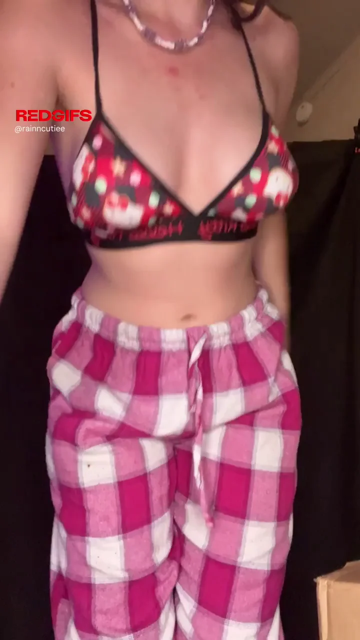 18yo Alt Slut in Santa Bra Begs for My Menu Snap: oliviarainnreal TG: oliviarainnonlyaccount
