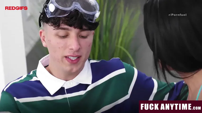 Step-Son Slips Freeuse Pills to Busty Step-Mom 😈💊🍑