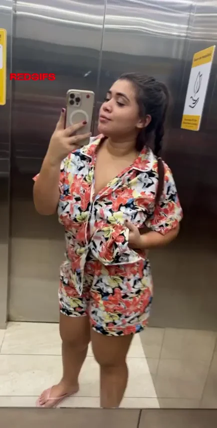 Elevator Tease: Big Tits Reveal to Brighten Your Day 😈🍈🍈
