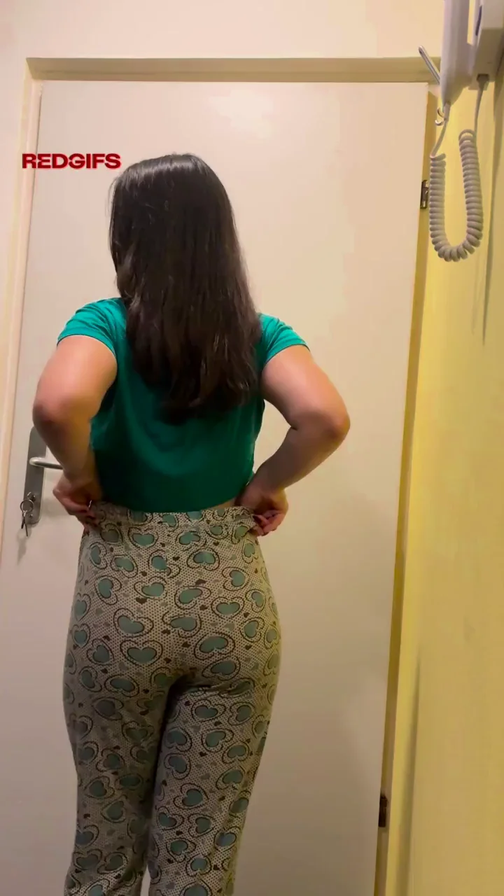 18yo european girl taking off my pijamas for you