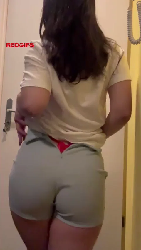 Showing you my natural 18yo ass