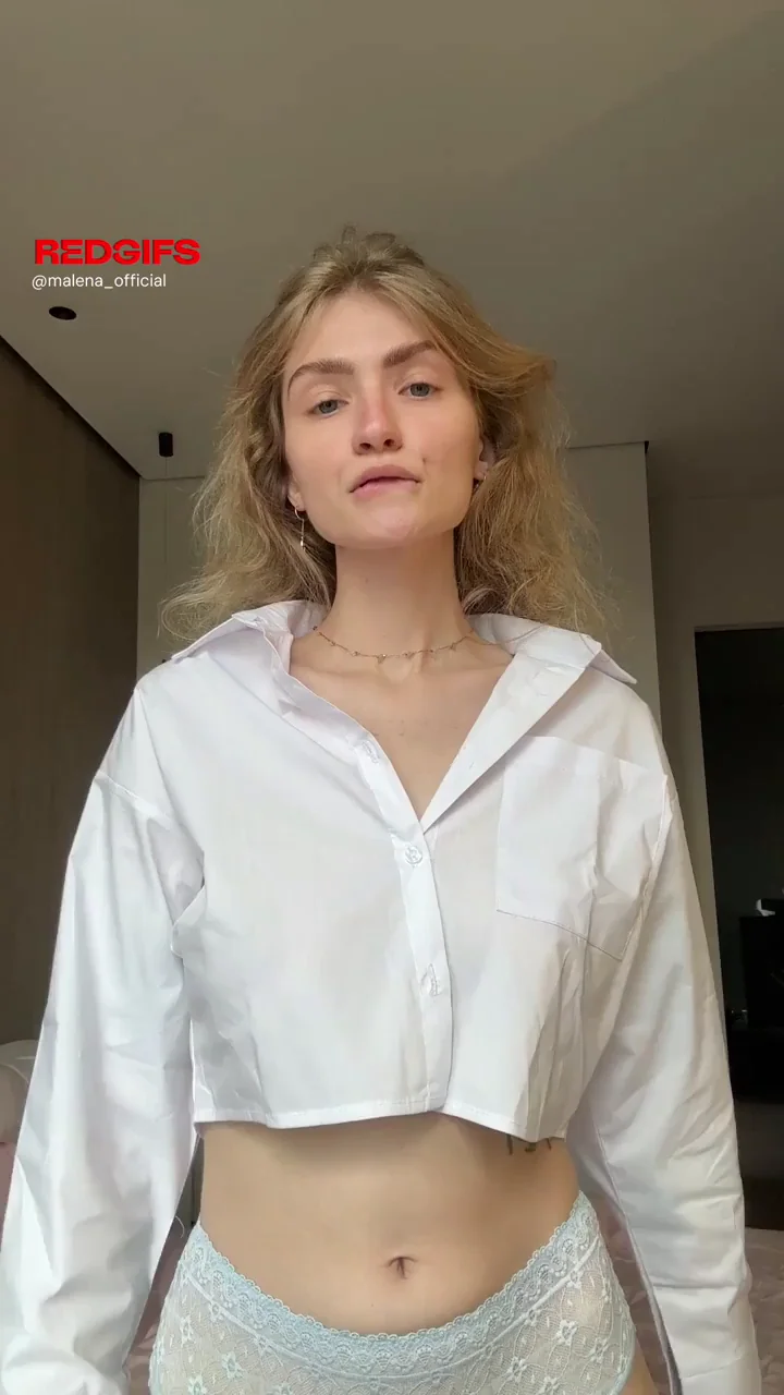 Blonde Babe's Perfect Natural Tits Tease Reveal