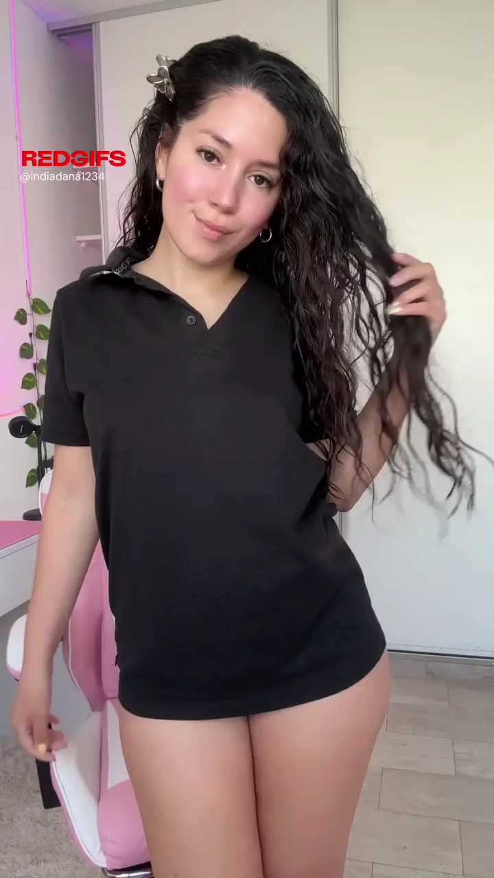 Naked Latina Tease: Sexier Bare & Dripping Wet