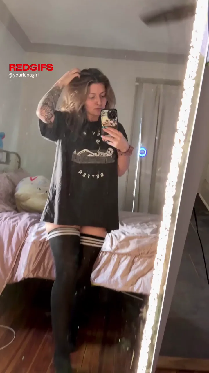 Teasing My Curves for Friends 😈🍑