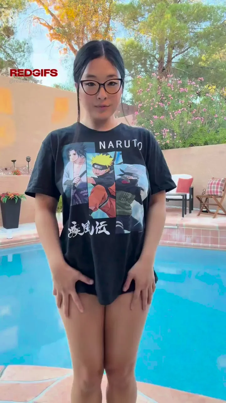 Curvy Asian Babe's T-Shirt Tease Reveals Juicy Assets 😏💦