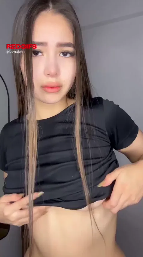 🔥 Teen Slut's Juicy Titty Tease Reveal 😈