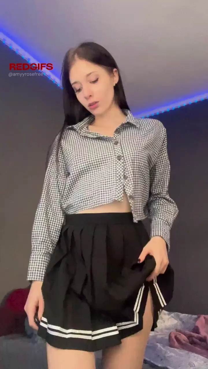 🔥 Amateur Big Tit Schoolgirl Strip Tease 💋🍑