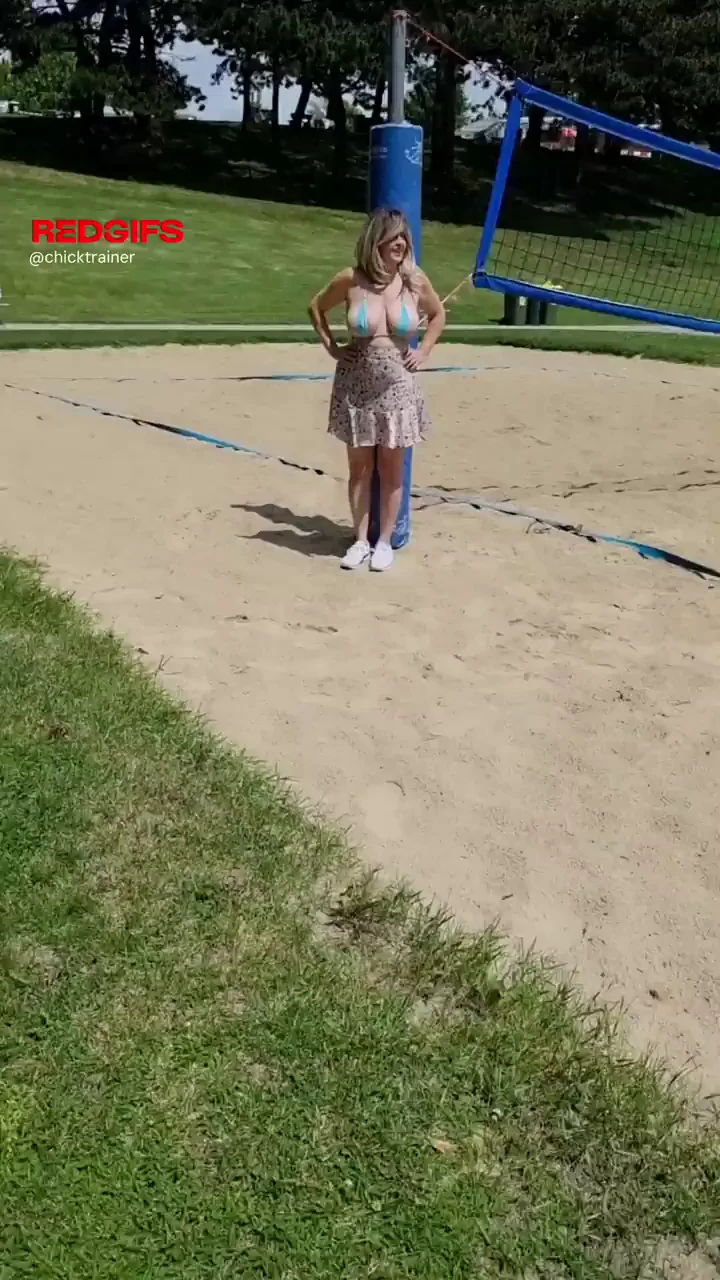Thicc AF. Good with balls.