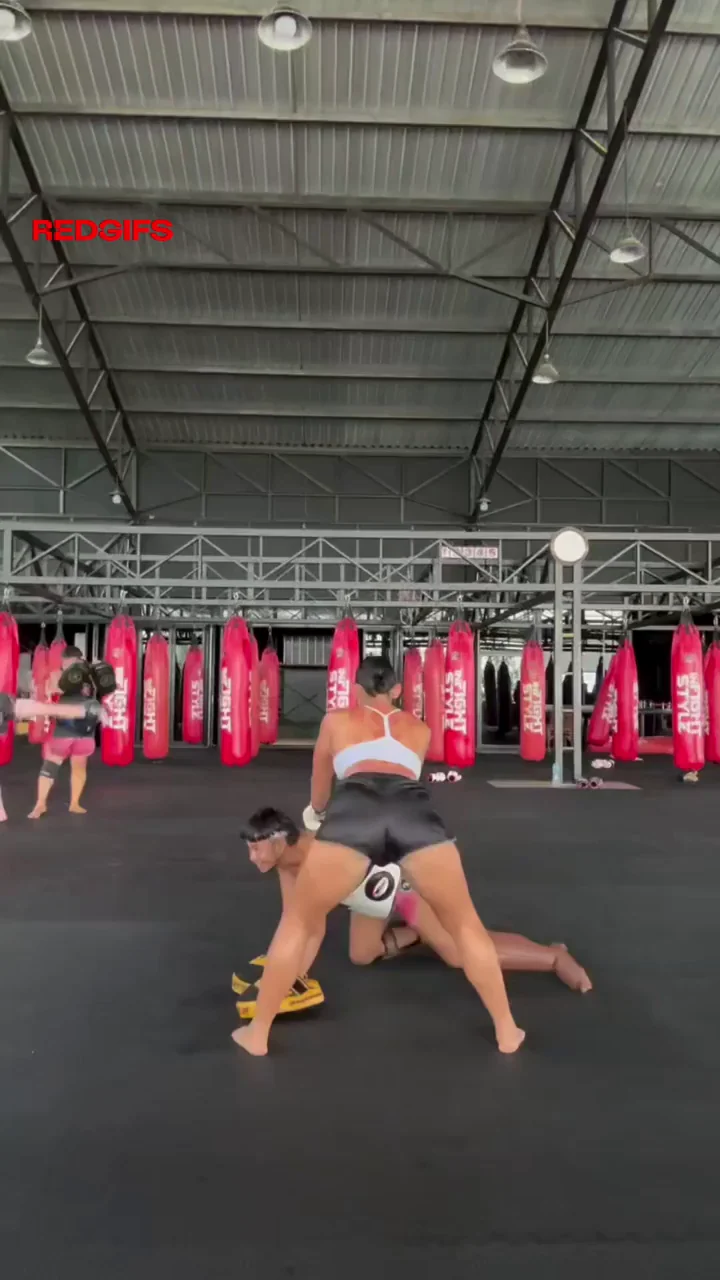 Gym Thot's Massive Gyatt 💦🍑 Muay Thai Twerk Action