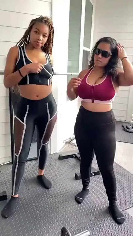 Neighbors Got a Free Titty Show! 😈🍈🍈