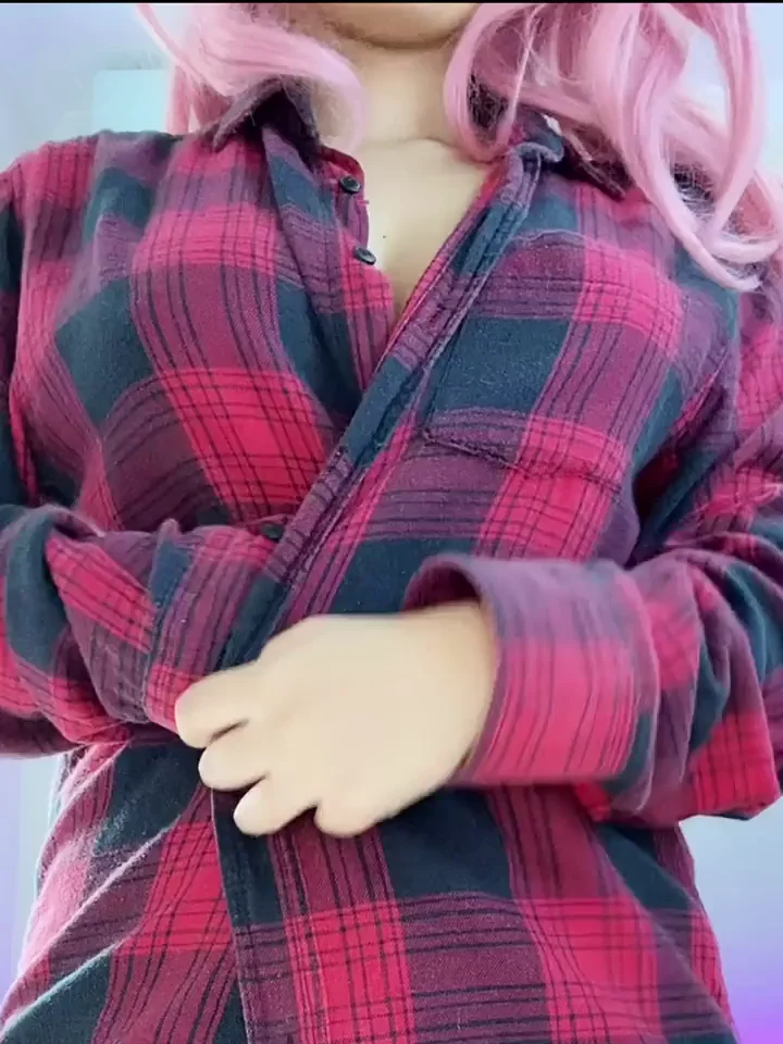 Addicted to show off my boobies on internet
