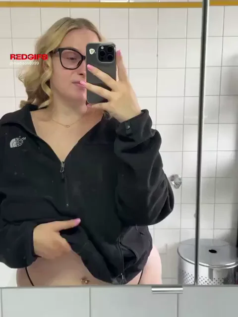 love revealing my tits to strangers