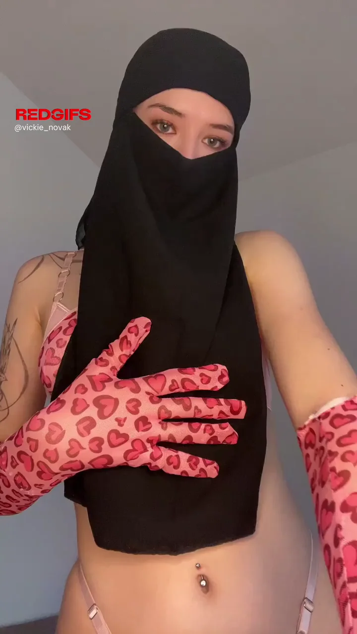 Niqab Slut's Leopard Glove Titty Drop Tease