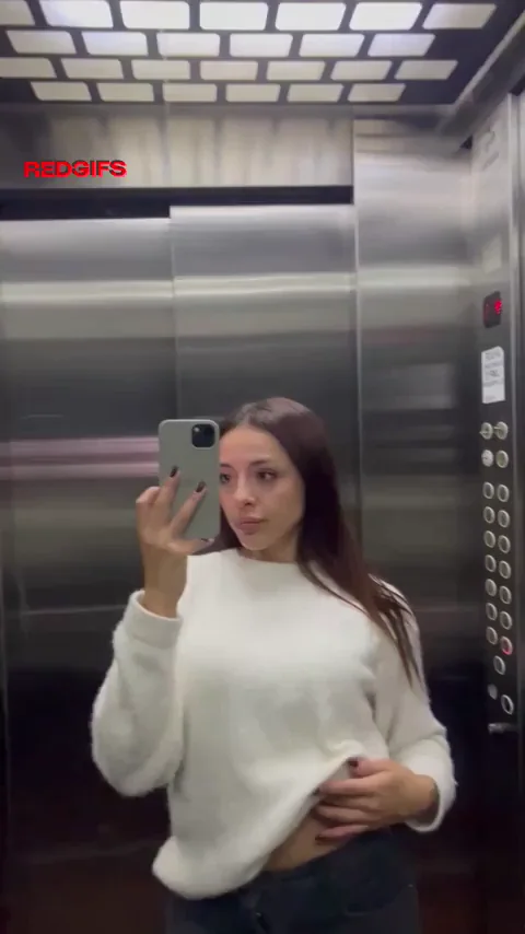 I forgot how it feels to reveal my tits in the elevator