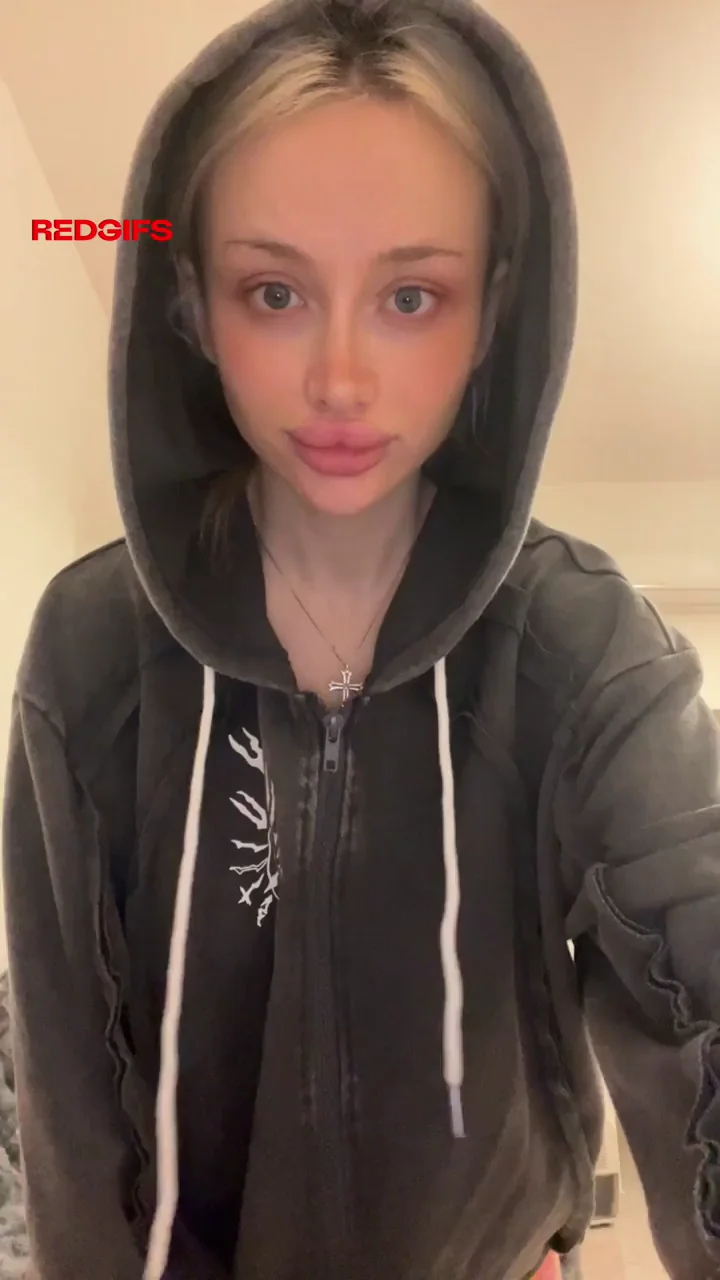 I send nudes to my friends, so I consider myself a good friend [reveal]