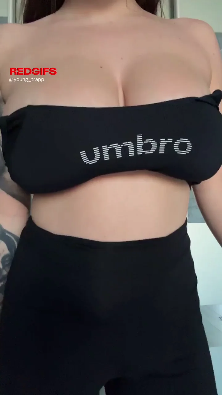 💋 Office Titty Drop Tease - Massive Jugs Bounce Free! 🔥