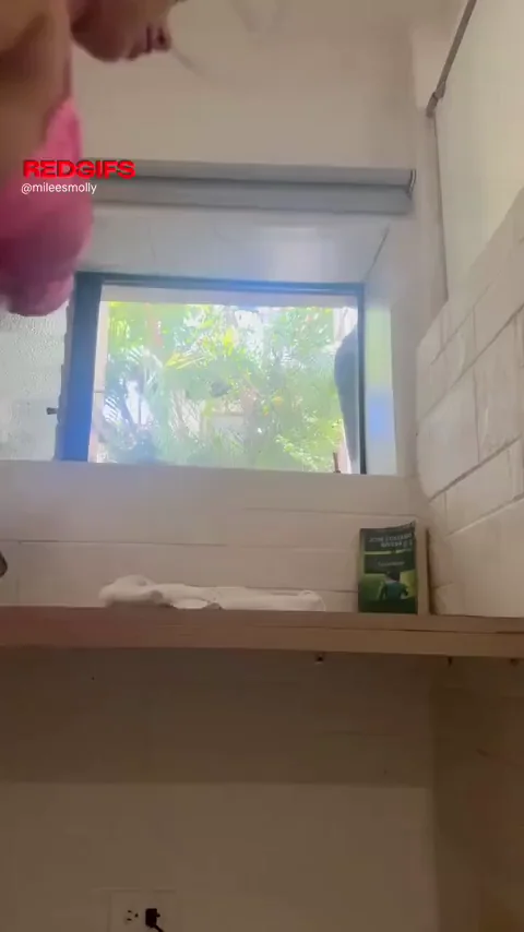 Petite Latina's Booty Bounces Send Love Notes 💋🍑🔥