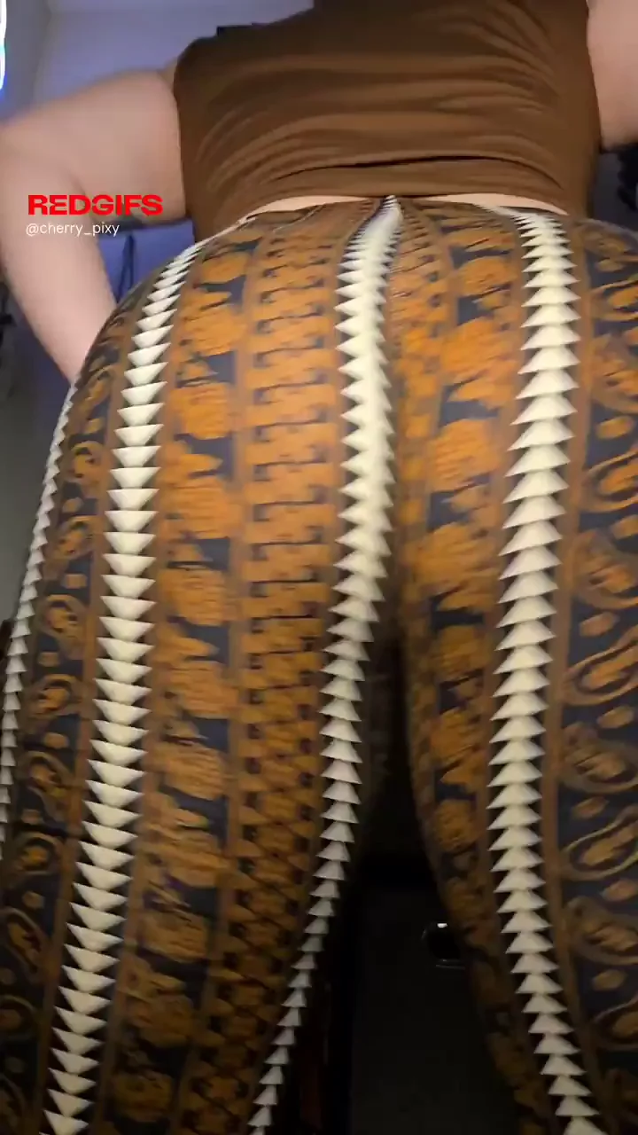 🔥 Latina PAWG Twerks Her Massive Booty in Sexy Pantsuit 🍑💦