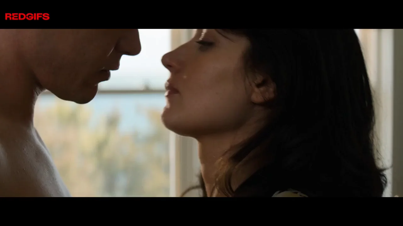 Eve Hewson - The Perfect Couple S01E01 (2024)