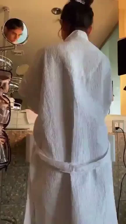 Bathroom Strip ? ( Her Leeked Content In Comments )