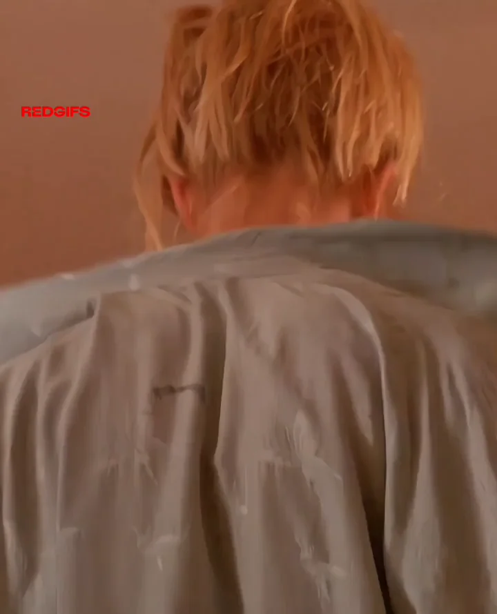 Jaime Pressly's Steamy Tits & Ass Tease in Poison Ivy 🍒🛁