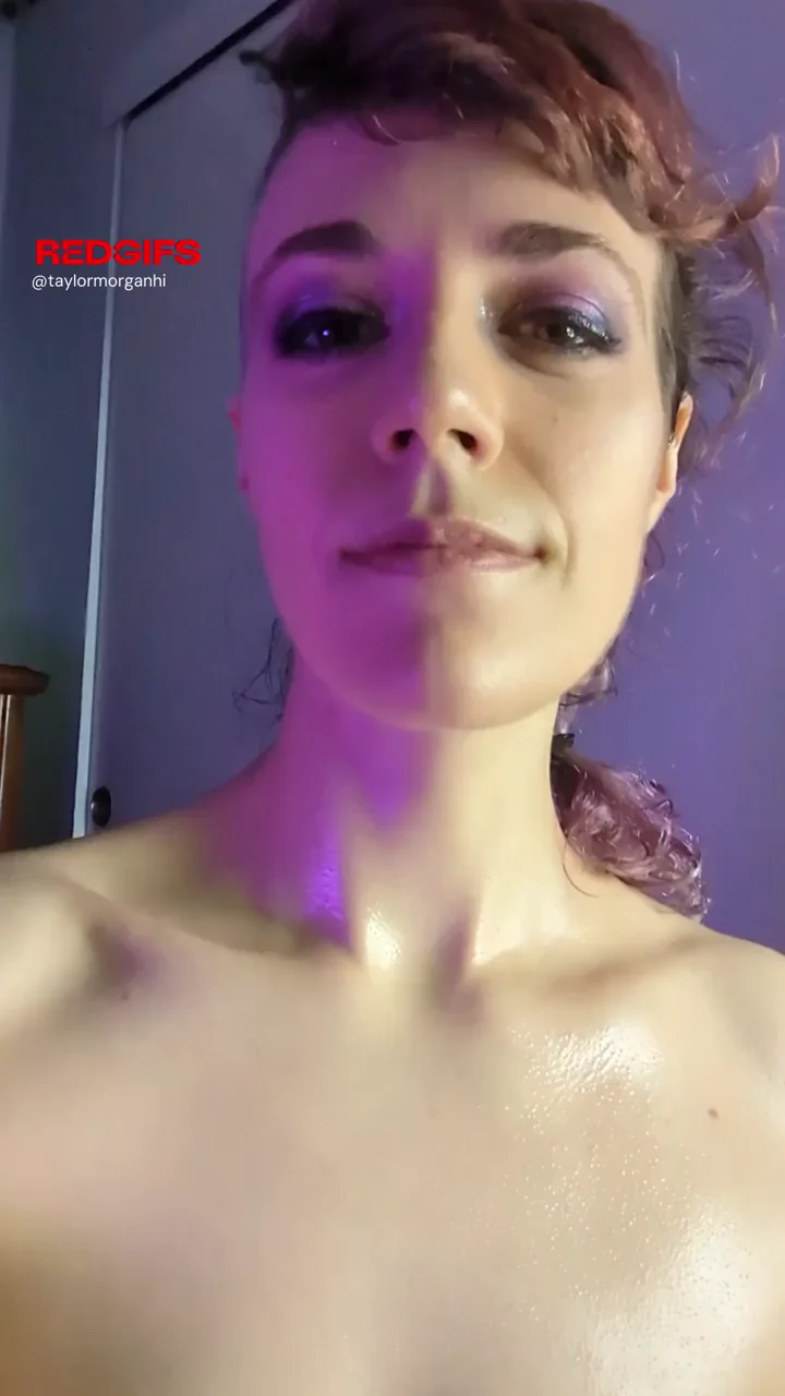 Oiled-Up Petite Slut Spreads Shaved Snatch Wide