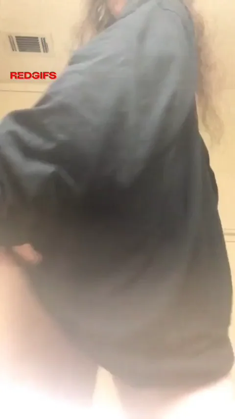 Femboy's Juicy Booty Tease 🍑😘