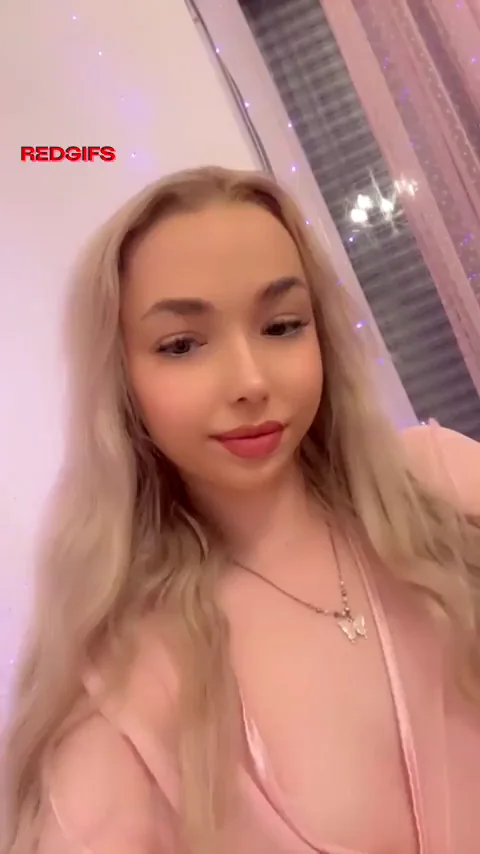 Petite Teen's Perky Titties Right Here 😍🍒