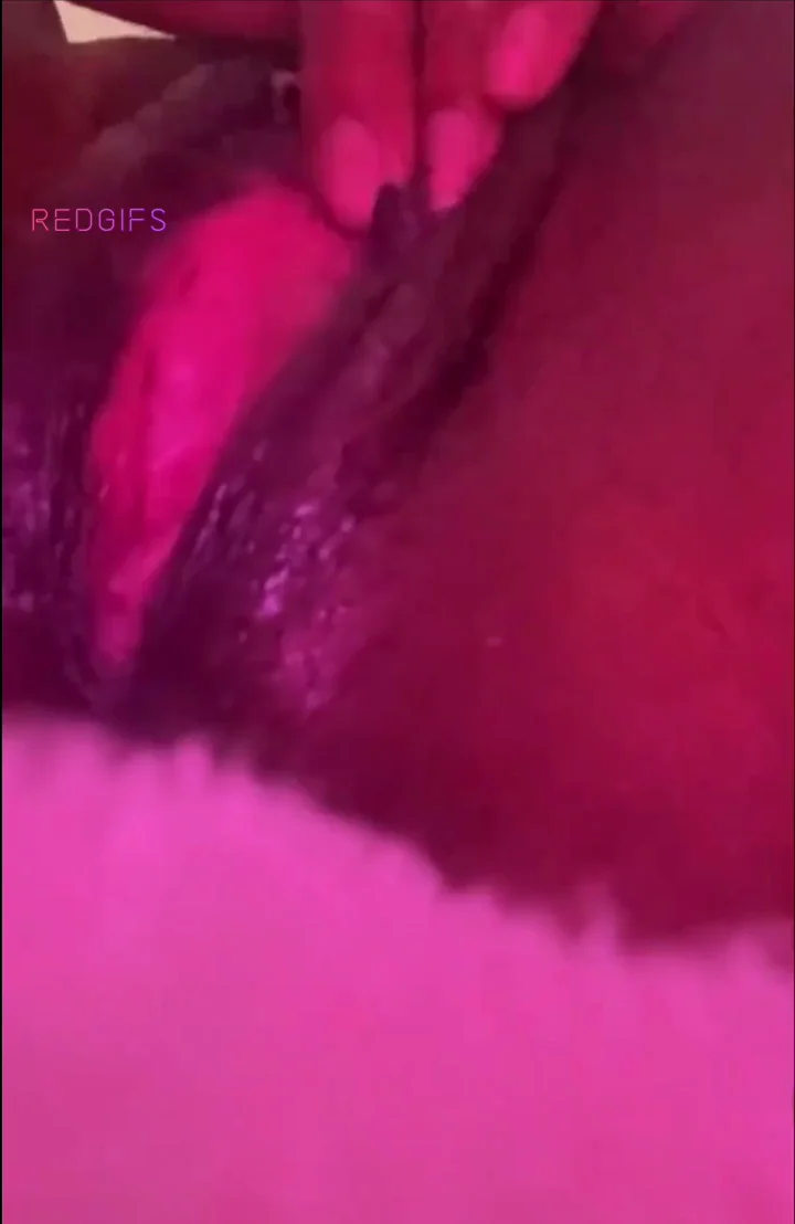 doing this infront of your phone screen is perfection