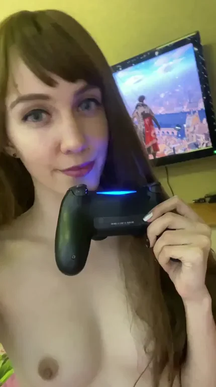 Lick my pussy while I play my game? ?