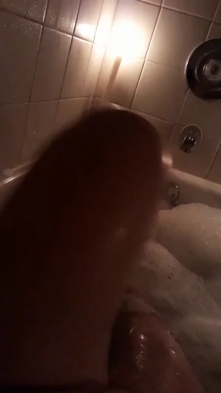 Happy Monday!! Soft sweet n' sexy in the tub! [41f][oc]??