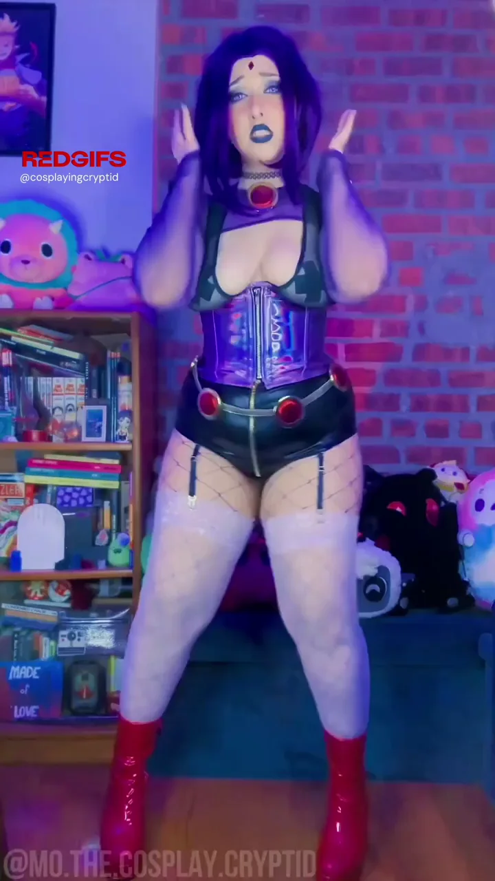 Raven (Mo the Cosplay Cryptid) [DC Comics]