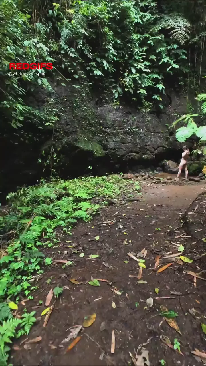 Naked Jungle Slut Shakes Her Fat Bubble Butt Outdoors