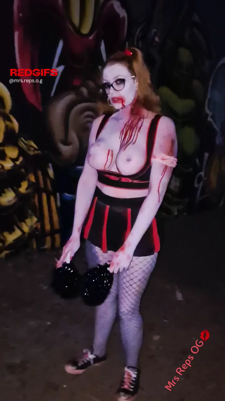 I bet you'd be scared stiff bumping into this zombie cheerleader in the underpass