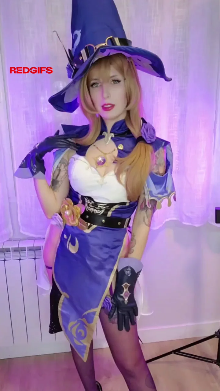 Kerocchi's Sultry Lisa Cosplay: Witchy Mom Tease with Thicc Curves