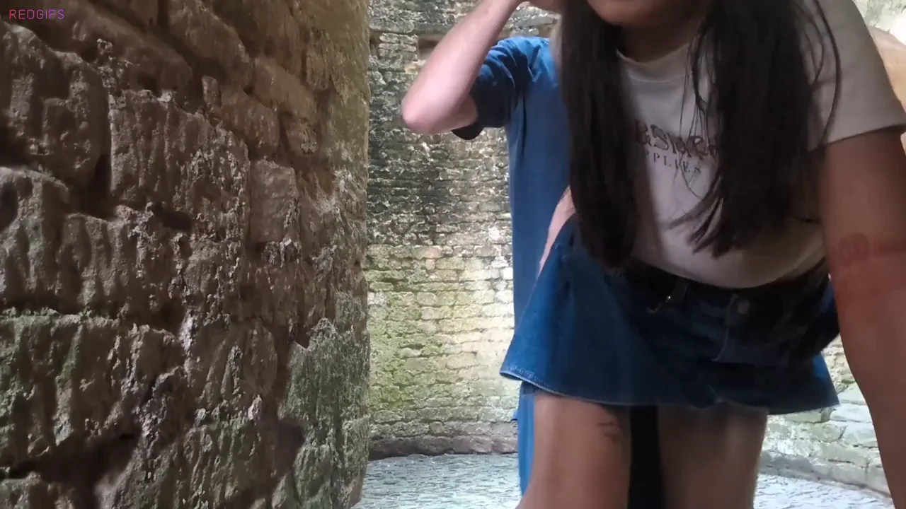 Castle Creampie: Amateur Slut Rails BF Doggie Against Ancient Walls