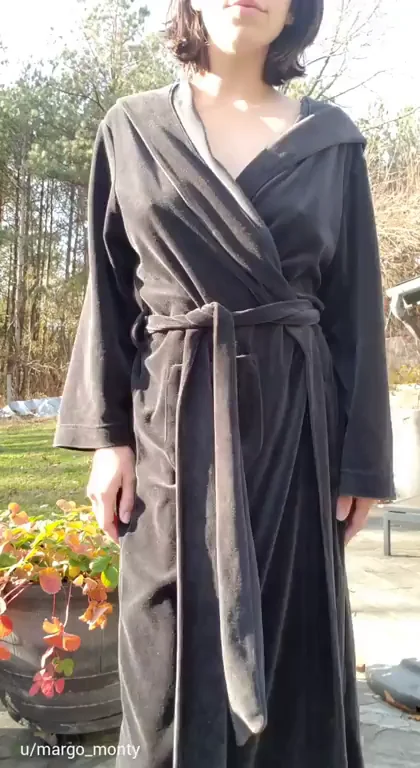 Sun-Kissed Nude Tease: Dropping My Robe Outdoors ☀️🍑 [OC GIF]