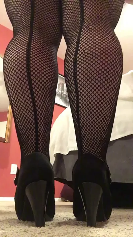 Fat Pussy Coaxing: Thick Thighs Spread Wide in Fishnets