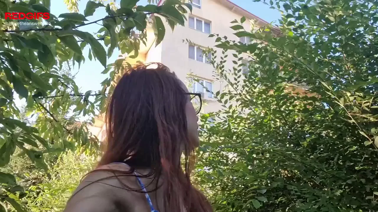 Flash & Dash Slut: Pussy Tease in Broad Daylight 🌳🍑💦