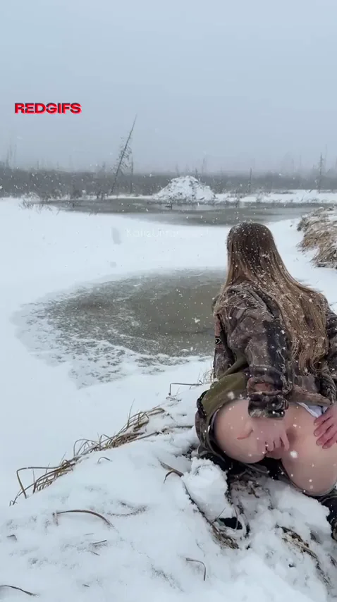 Canadian MILF Slut Freezes Her Pussy & Ass in Snowstorm Snow ❄️🍑🔥