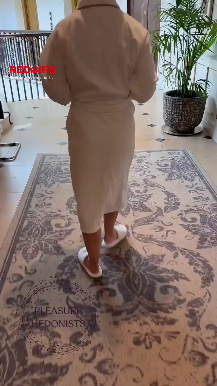 Spa Slut Forgets Bikini: Petite Tease Flashes Shaved Pussy & Perky Tits