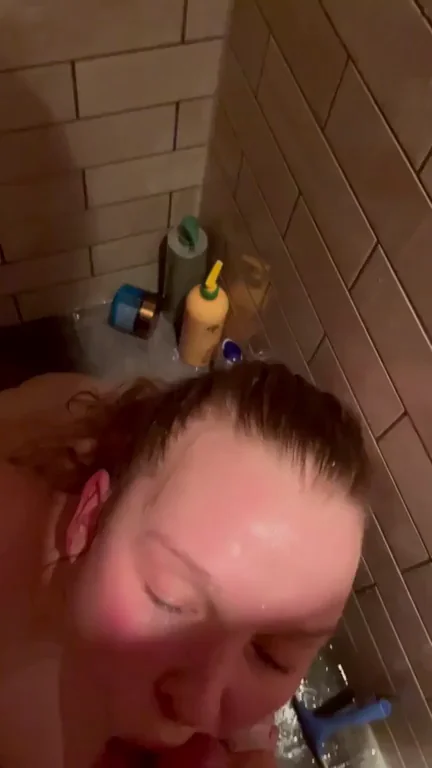 He cums all over my pretty face ?