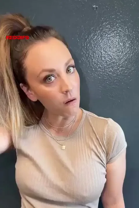 Kaley Cuoco's Braless Titty Tease 😍🍒