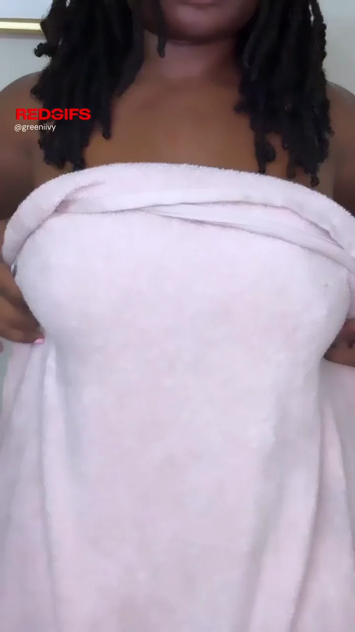 How Fuckable Are These Massive Ebony Tits? 🥵🍫💦