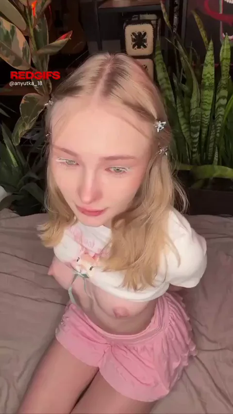 Petite Blonde's First Drooling Ahegao 😛💦