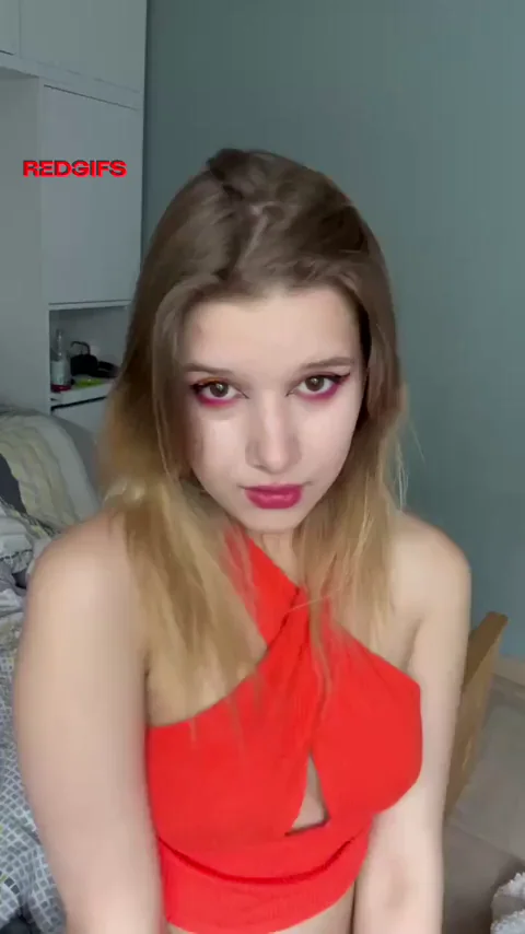 i wanna be your fav girl here
