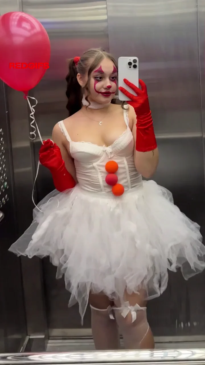 Harley Quinn Slut Battles Nude Pic Addiction in Risky Elevator Mirror Tease