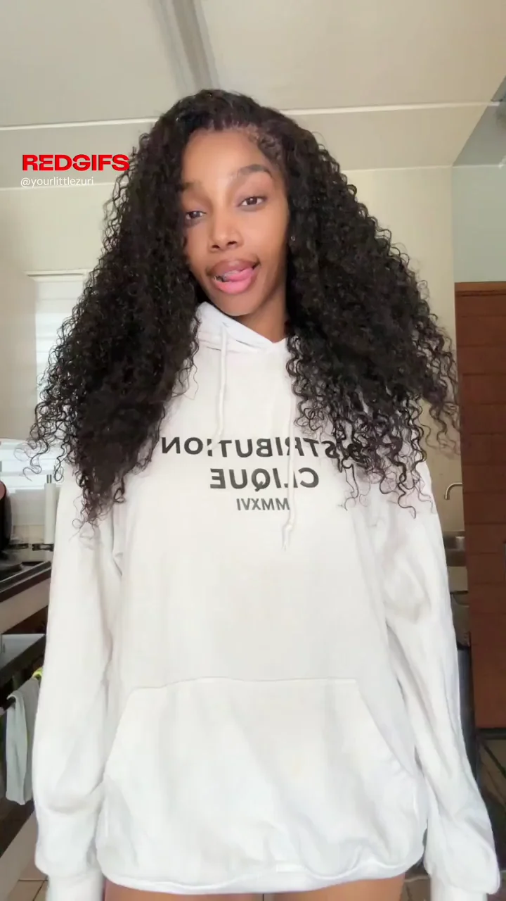 Post-Class Stretch & Twerk: Ebony Babe's Fat Ass 🍑🔥