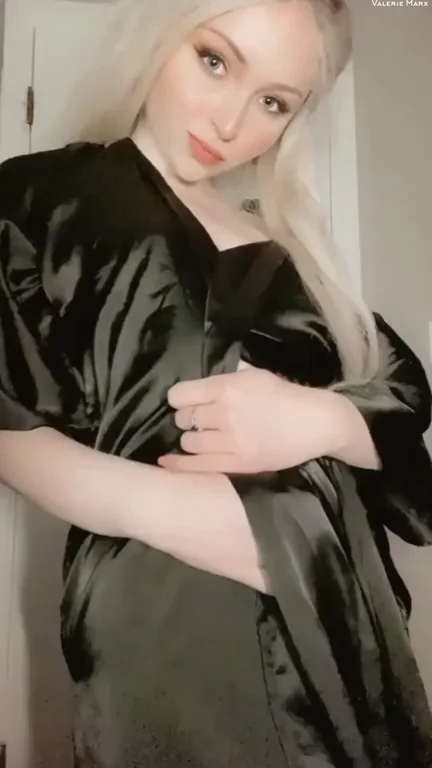 Come Oil Up the Rest of My Slippery Body? 💦🛀